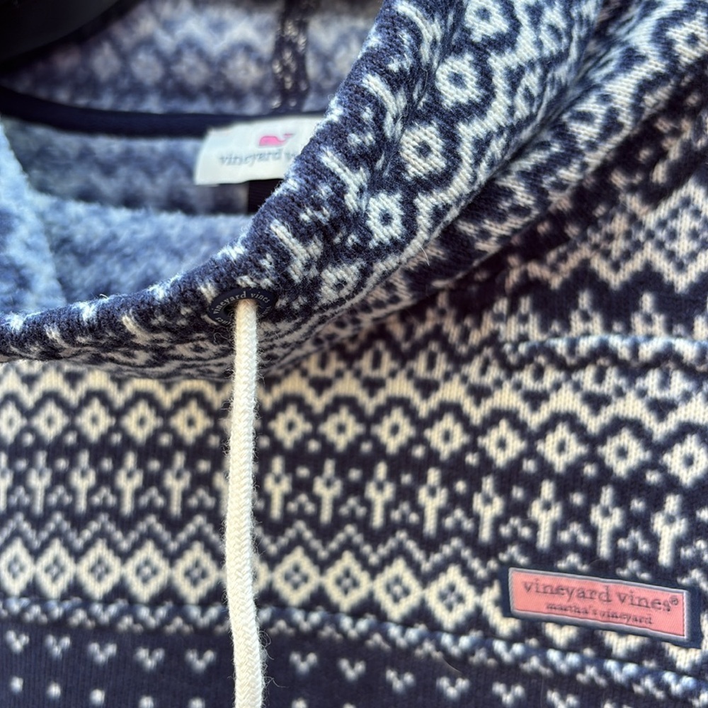 Vineyard Vines large cowl neck fleece! - Picture 4 of 8